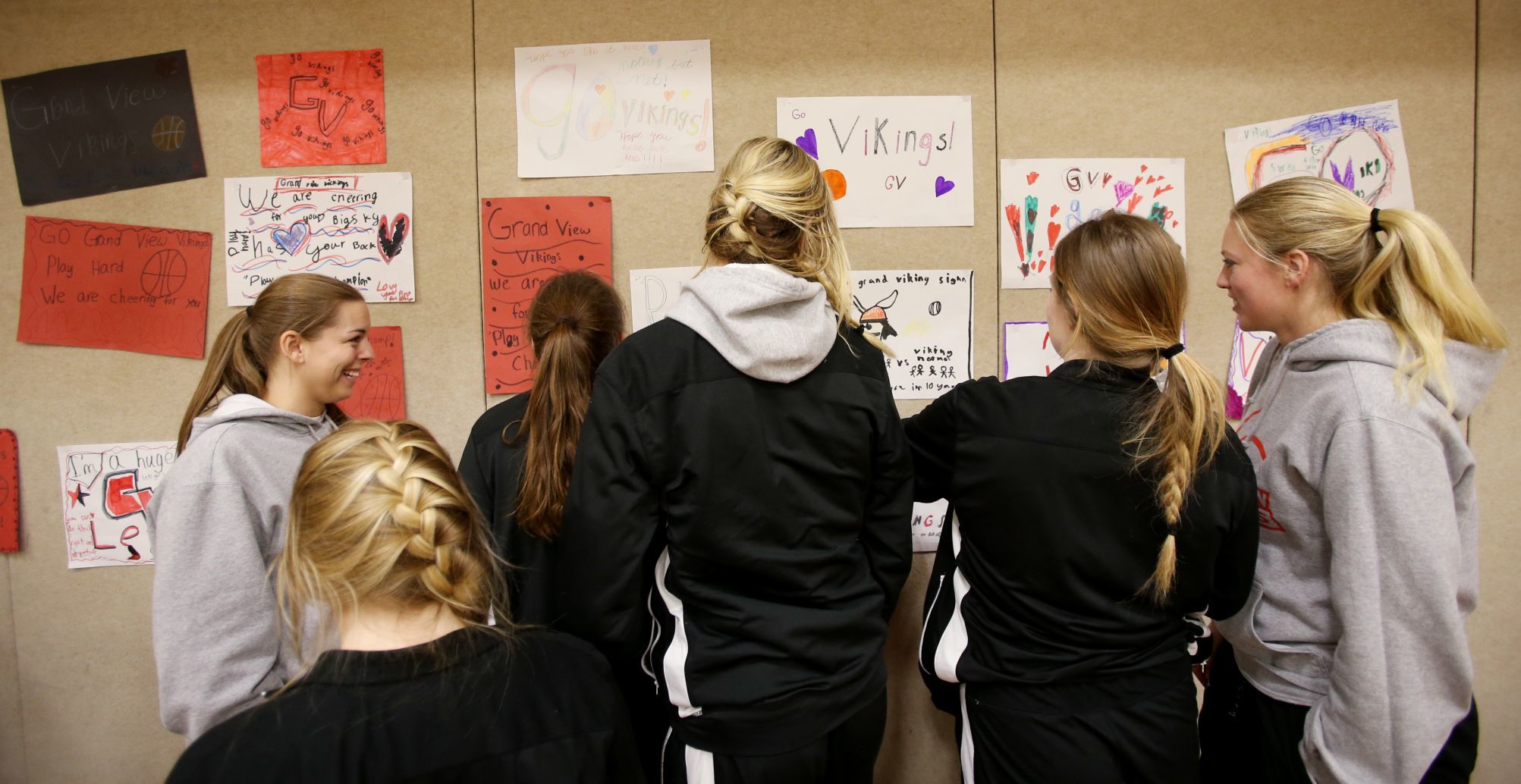 Grand View basketball players